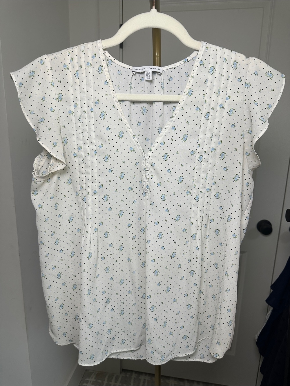 Maison d’Amelie Cream Floral Pintuck Flutter-Sleeve Blouse